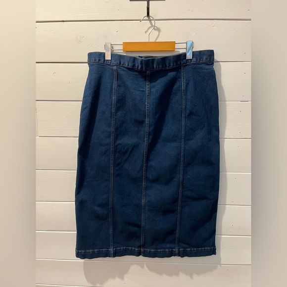 💙 CHAPS Dark Denim Midi Skirt – Size 18 - Picture 7 of 7